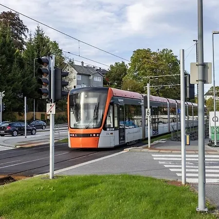 Appartamento Romslig Med To Soverom Pluss Hems Med Dobbeltseng *