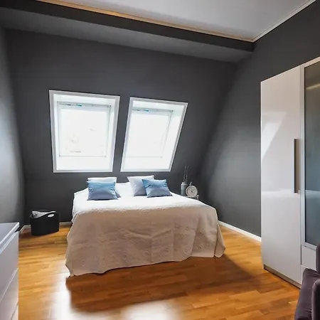 Lejlighed Romslig Med To Soverom Pluss Hems Med Dobbeltseng